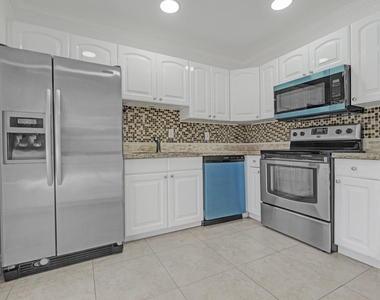1820 Nw 33rd Street - Photo Thumbnail 6