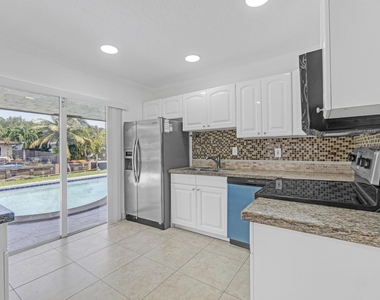 1820 Nw 33rd Street - Photo Thumbnail 3