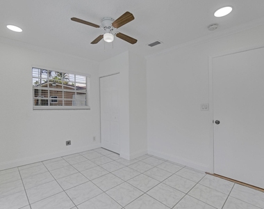 1820 Nw 33rd Street - Photo Thumbnail 8