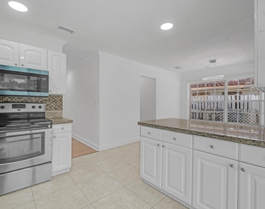 1820 Nw 33rd Street - Photo Thumbnail 5