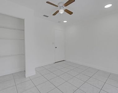 1820 Nw 33rd Street - Photo Thumbnail 9