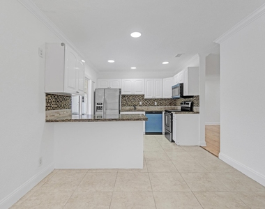 1820 Nw 33rd Street - Photo Thumbnail 2