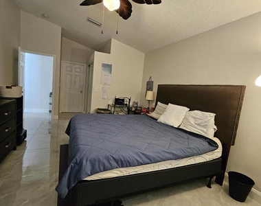 11034 Nw 46th Drive - Photo Thumbnail 5