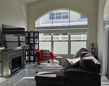11034 Nw 46th Drive - Photo Thumbnail 3