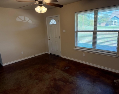 1701 Tanglewood Drive - Photo Thumbnail 15