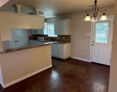 1701 Tanglewood Drive - Photo Thumbnail 14