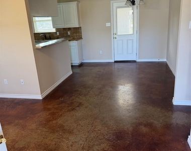 1701 Tanglewood Drive - Photo Thumbnail 19