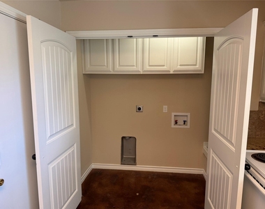 1701 Tanglewood Drive - Photo Thumbnail 12