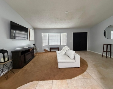 202 Sw Holden Terrace - Photo Thumbnail 8