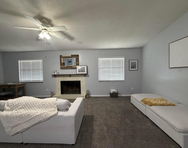 202 Sw Holden Terrace - Photo Thumbnail 9