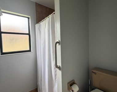 202 Sw Holden Terrace - Photo Thumbnail 4