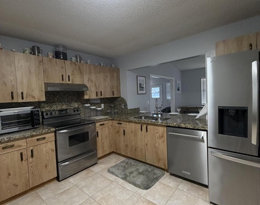 202 Sw Holden Terrace - Photo Thumbnail 11