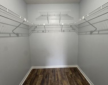 202 Sw Holden Terrace - Photo Thumbnail 3