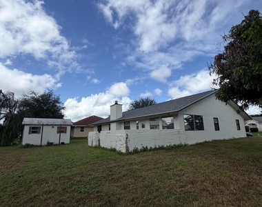 202 Sw Holden Terrace - Photo Thumbnail 17
