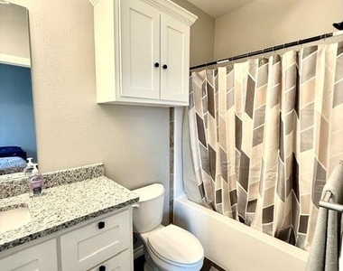 7808 Freedom Crest Avenue - Photo Thumbnail 18