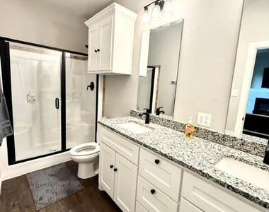 7808 Freedom Crest Avenue - Photo Thumbnail 10