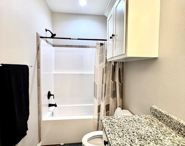 7808 Freedom Crest Avenue - Photo Thumbnail 15