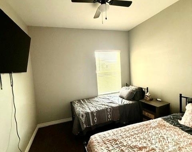 7808 Freedom Crest Avenue - Photo Thumbnail 23