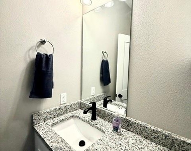 7808 Freedom Crest Avenue - Photo Thumbnail 20