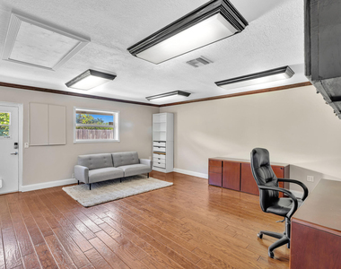 1021 Cherry Lane - Photo Thumbnail 33