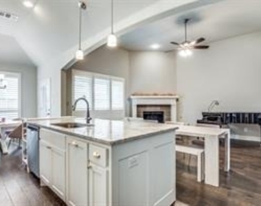 2017 Long Park Avenue - Photo Thumbnail 10