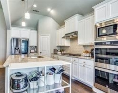 2017 Long Park Avenue - Photo Thumbnail 13