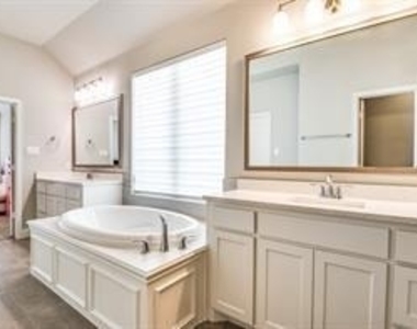 2017 Long Park Avenue - Photo Thumbnail 27