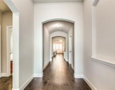 2017 Long Park Avenue - Photo Thumbnail 4