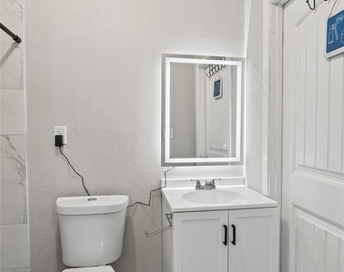 223 W 8th Street - Photo Thumbnail 11