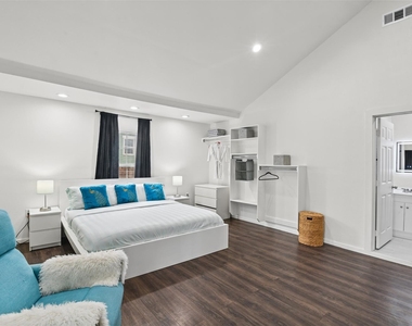 223 W 8th Street - Photo Thumbnail 19