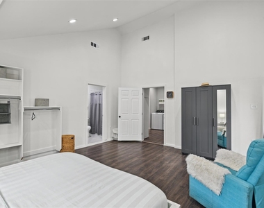 223 W 8th Street - Photo Thumbnail 21