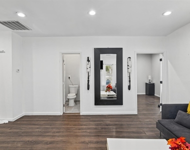 223 W 8th Street - Photo Thumbnail 2