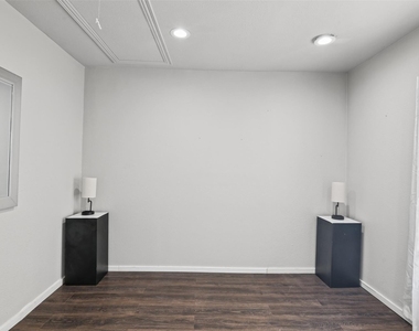 223 W 8th Street - Photo Thumbnail 9