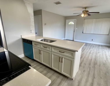3566 Ivanhoe Avenue - Photo Thumbnail 9