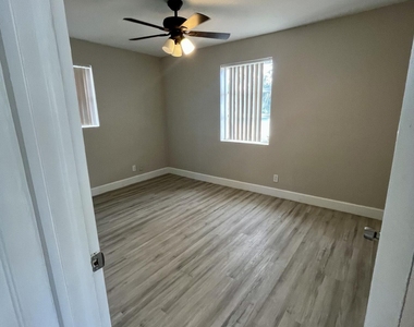 3566 Ivanhoe Avenue - Photo Thumbnail 6