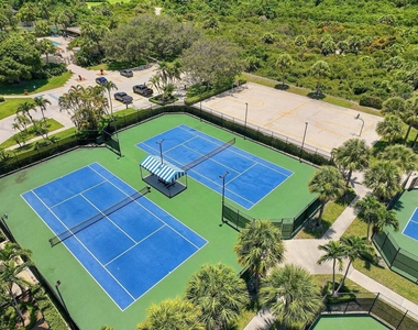 2715 27th Court - Photo Thumbnail 9