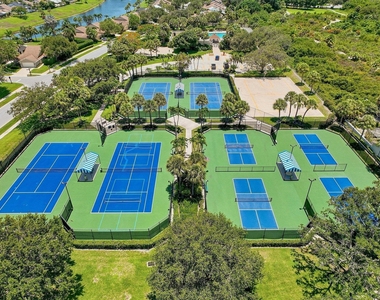 2715 27th Court - Photo Thumbnail 8