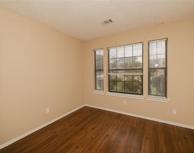 2083 Sundance Court - Photo Thumbnail 6
