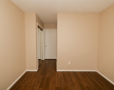 2083 Sundance Court - Photo Thumbnail 7