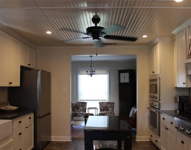 420 E Franklin Street - Photo Thumbnail 3