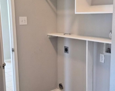 7403 Stone Hearth Drive - Photo Thumbnail 14