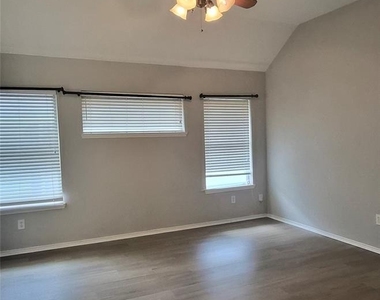 7403 Stone Hearth Drive - Photo Thumbnail 13