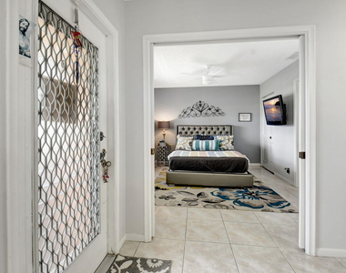 1930 Nw 18th Street - Photo Thumbnail 34
