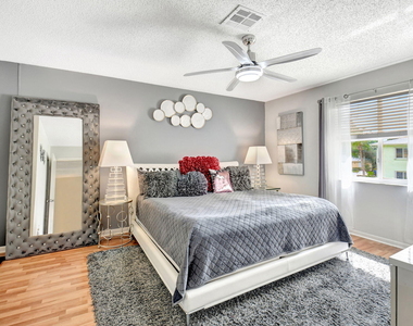 1930 Nw 18th Street - Photo Thumbnail 8