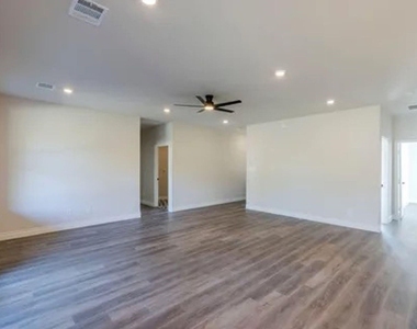 5713 Stonegate Circle - Photo Thumbnail 6