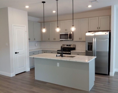 5713 Stonegate Circle - Photo Thumbnail 4