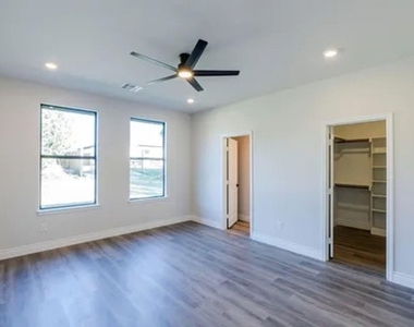 5713 Stonegate Circle - Photo Thumbnail 7