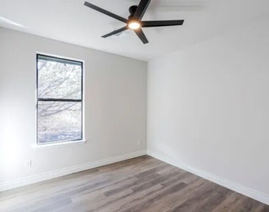 5713 Stonegate Circle - Photo Thumbnail 10