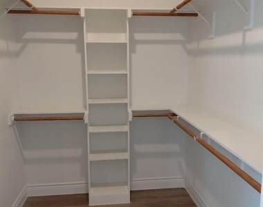 5713 Stonegate Circle - Photo Thumbnail 9