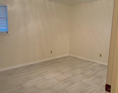 1729 Vicky Lane - Photo Thumbnail 18